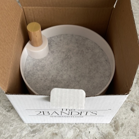 5/$10 2bandits Organizer - Picture 2 of 2